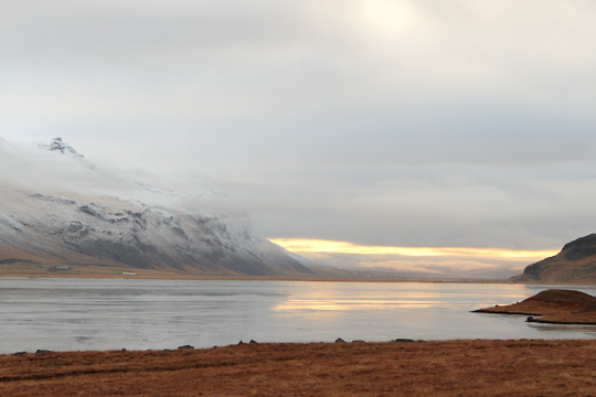 land umflotið vatni